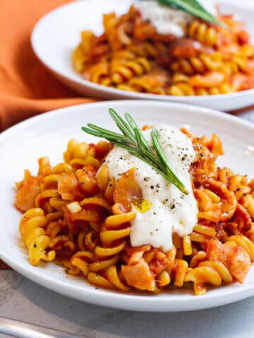 gluten-free dairy-free bacon tomato pasta