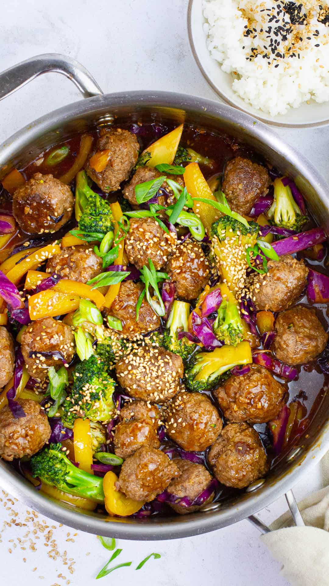 Top view of stir-fried beef meatballs.