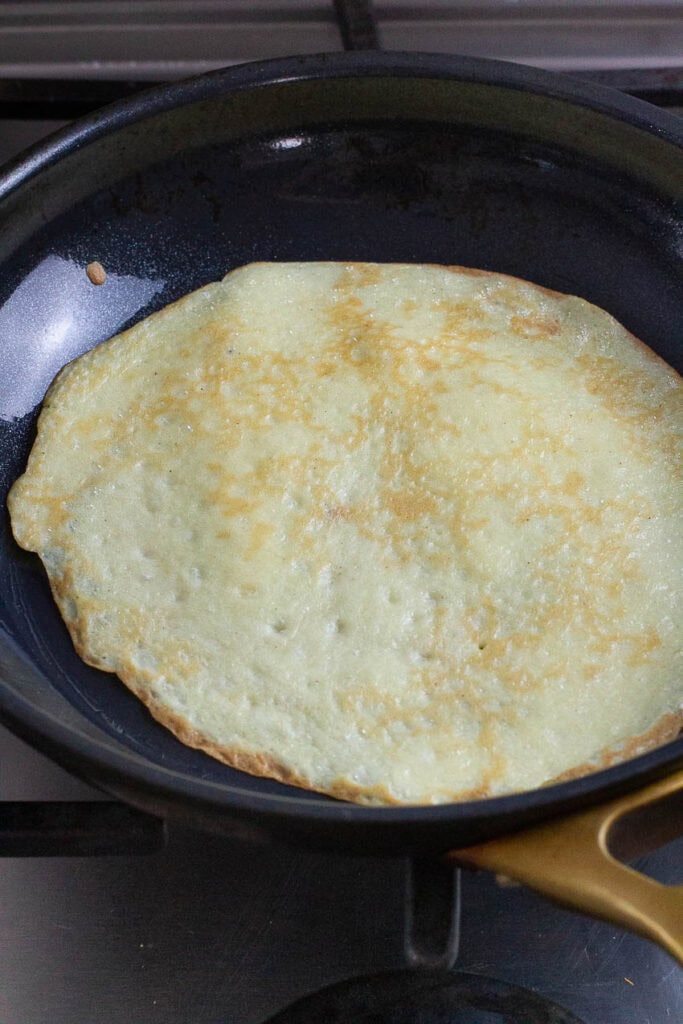 Coconut milk crepe in a pan.