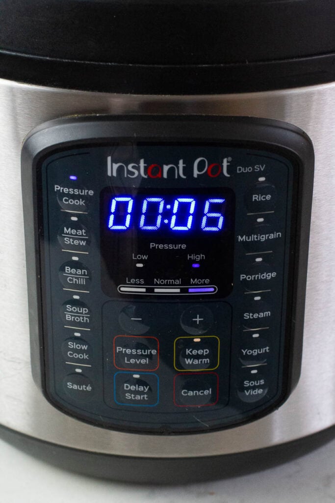 Instant Pot set to 6 minutes cooking time.