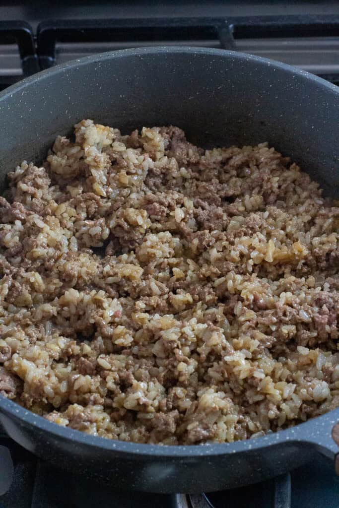 Stuffing with stuffed peppers with beef and rice.